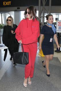 Selena Gomez feet photo thumbnail