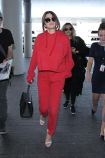 Selena Gomez feet photo thumbnail