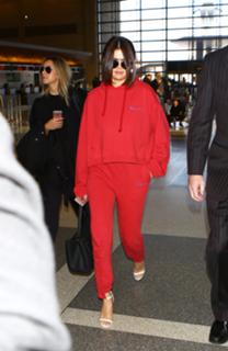 Selena Gomez feet photo thumbnail