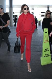 Selena Gomez feet photo thumbnail