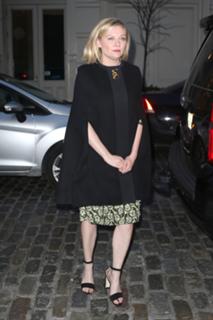 Kirsten Dunst feet photo thumbnail