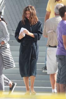 Alexandra Daddario feet photo thumbnail