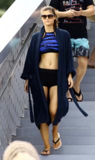 Alexandra Daddario feet photo thumbnail