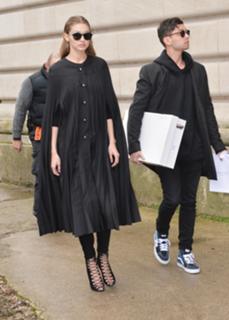 Gigi Hadid feet photo thumbnail
