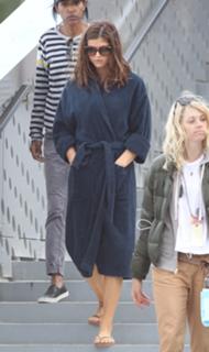 Alexandra Daddario feet photo thumbnail
