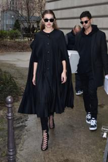 Gigi Hadid feet photo thumbnail