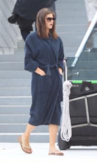 Alexandra Daddario feet photo thumbnail