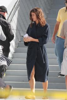 Alexandra Daddario feet photo thumbnail