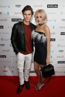 Pixie Lott feet photo thumbnail