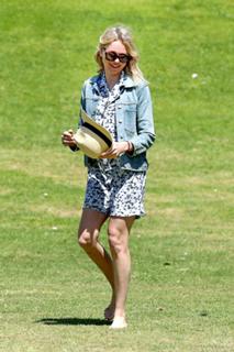 Naomi Watts feet photo thumbnail