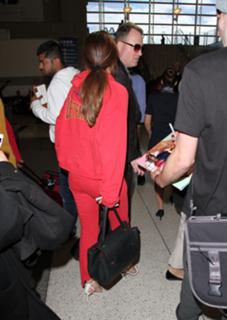 Selena Gomez feet photo thumbnail