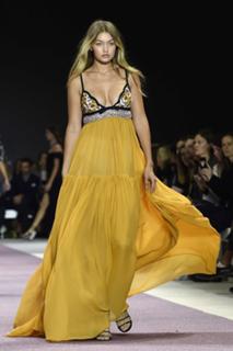 Gigi Hadid feet photo thumbnail