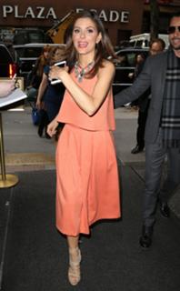 Maria Menounos feet photo thumbnail