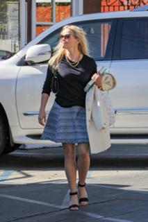 Reese Witherspoon feet photo thumbnail