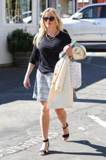 Reese Witherspoon feet photo thumbnail