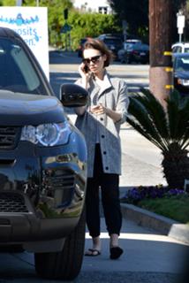 Lily Collins feet photo thumbnail
