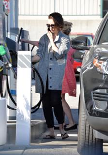 Lily Collins feet photo thumbnail