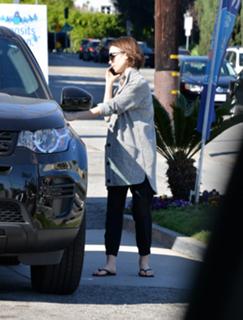 Lily Collins feet photo thumbnail