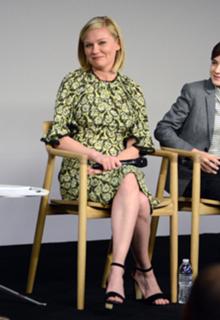 Kirsten Dunst feet photo thumbnail