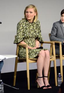 Kirsten Dunst feet photo thumbnail