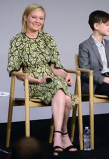 Kirsten Dunst feet photo thumbnail
