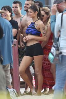Alexandra Daddario feet photo thumbnail