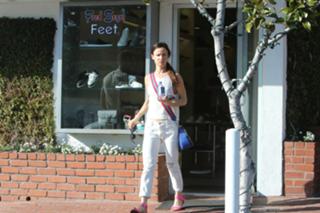 Juliette Lewis feet photo thumbnail