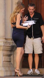 Blake Lively feet photo thumbnail