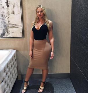 Iskra Lawrence feet photo thumbnail