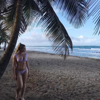 Iskra Lawrence feet photo thumbnail