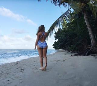 Iskra Lawrence feet photo thumbnail