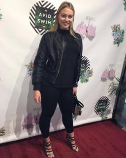 Iskra Lawrence feet photo thumbnail