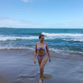 Iskra Lawrence feet photo thumbnail