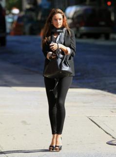 Kelly Brook feet photo thumbnail