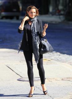 Kelly Brook feet photo thumbnail