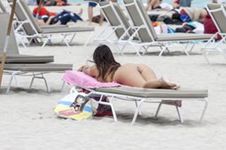 Claudia Romani feet photo thumbnail