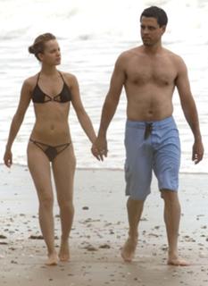 Mena Suvari feet photo thumbnail