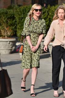 Kirsten Dunst feet photo thumbnail
