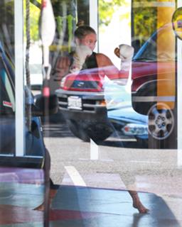 Ronda Rousey feet photo thumbnail