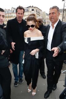 Selena Gomez feet photo thumbnail