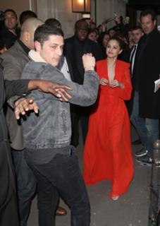 Selena Gomez feet photo thumbnail
