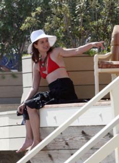 Debra Messing feet photo thumbnail