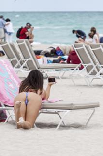 Claudia Romani feet photo thumbnail