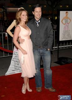 Jennifer Love Hewitt feet photo thumbnail