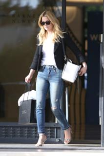 Ali Larter feet photo thumbnail