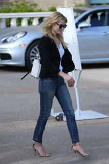 Ali Larter feet photo thumbnail