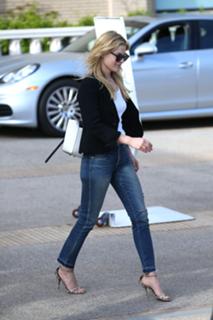 Ali Larter feet photo thumbnail