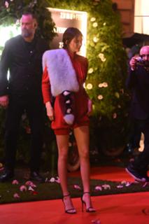 Kendall Jenner feet photo thumbnail