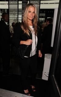 Molly Sims feet photo thumbnail