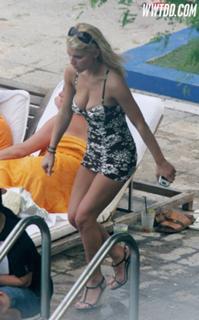 Jessica Simpson feet photo thumbnail